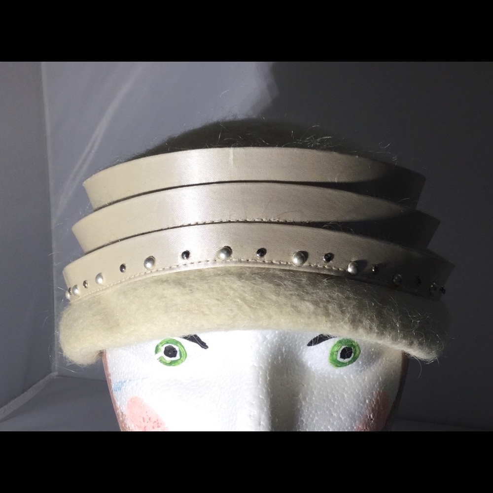 1950s Neumann Endler Wool Pillbox Fashion Hat
